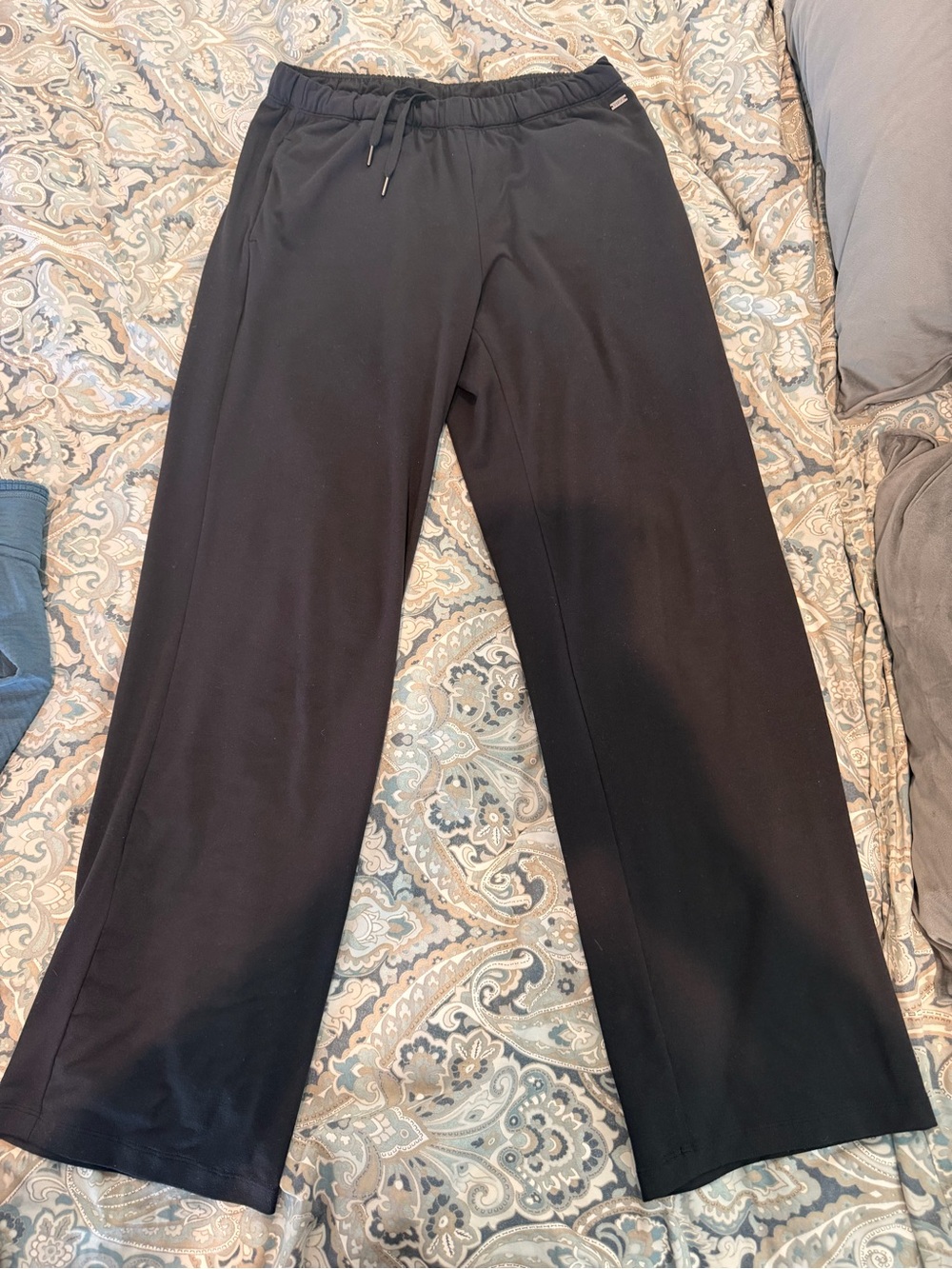 Vuori Black Straight-Leg Drawstring Pants